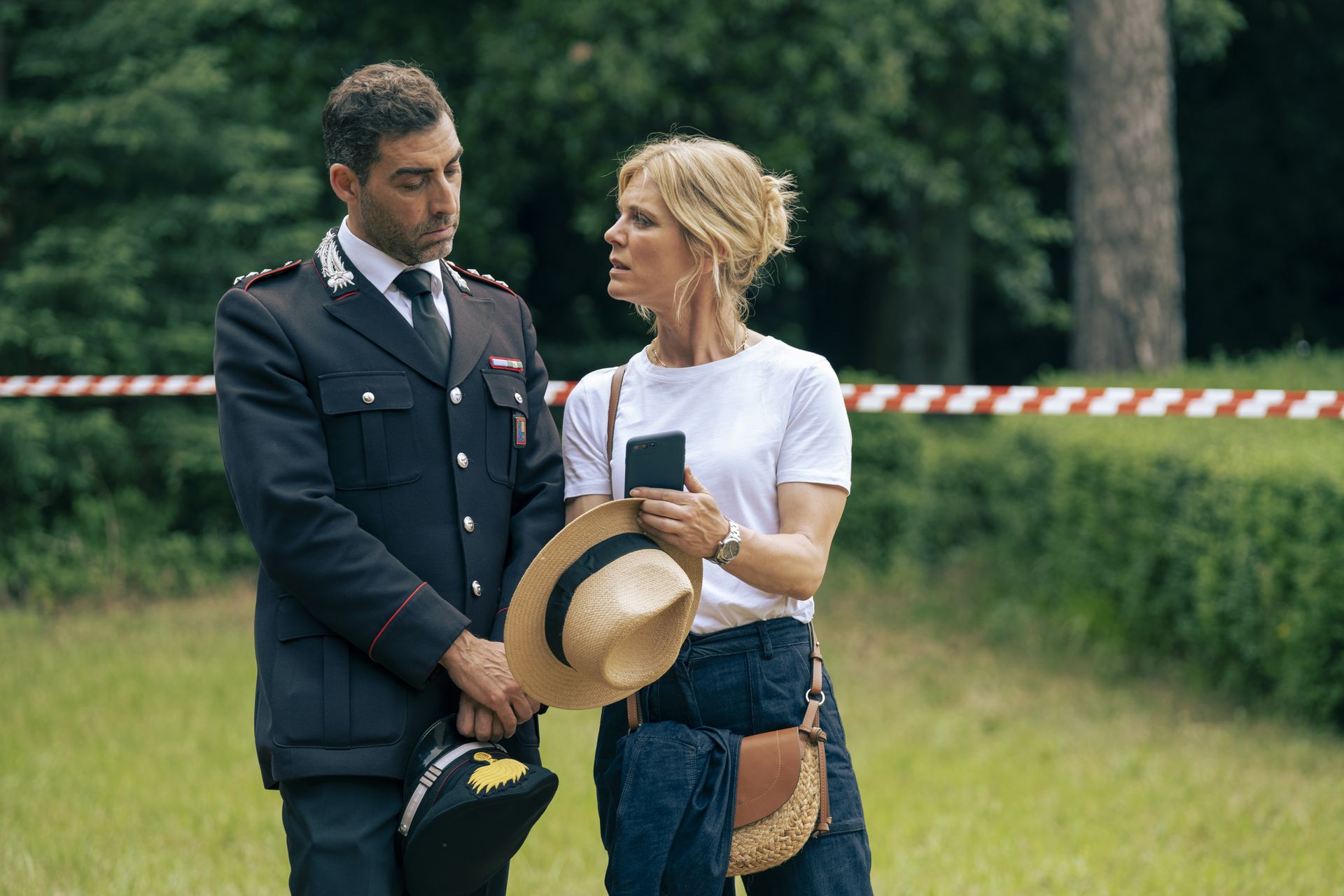 La serie de Acorn TV protagonizada por Emlia Fox, “Signora Volpe”, tendrá su estreno mundial este 5 de mayo
